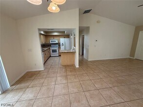 911 SE 31st St in Cape Coral, FL - Building Photo - Building Photo
