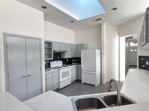 9100 Brimstone Ln in Austin, TX - Foto de edificio - Building Photo