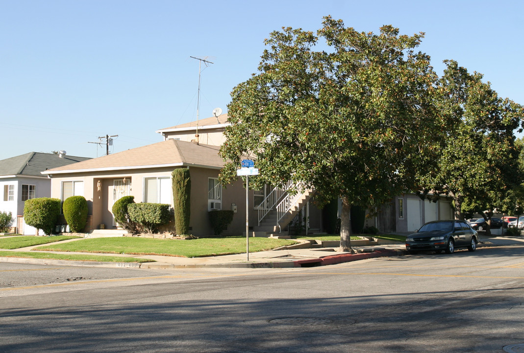 400 W Harding Ave in Montebello, CA - Building Photo