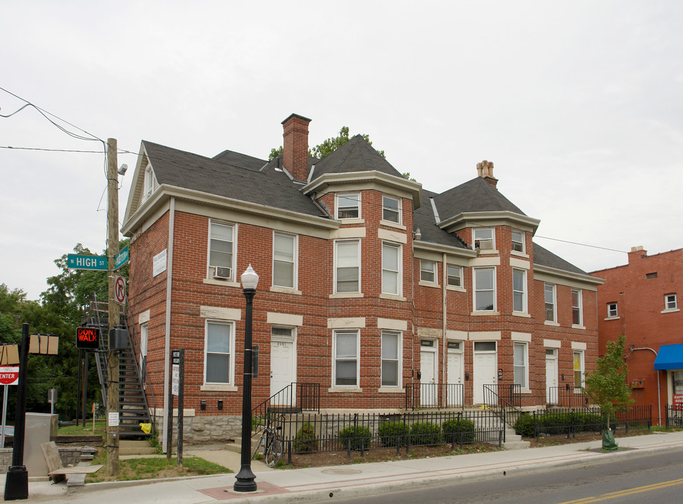 2351-2357 N High St in Columbus, OH - Building Photo