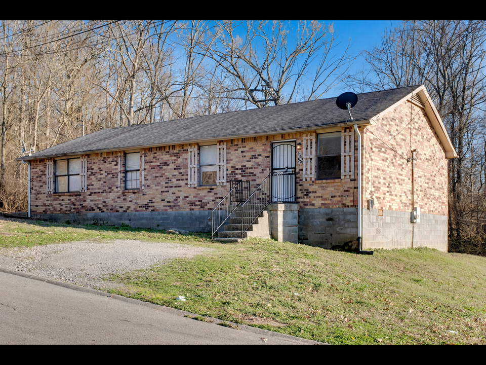 2556 Highland Trace Dr in Nashville, TN - Building Photo