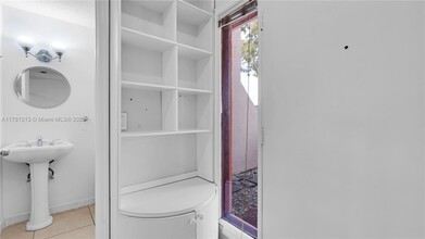 17908 NW 68th Ave in Hialeah, FL - Building Photo - Building Photo
