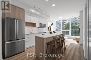 4235 Confederation Pkwy in Mississauga, ON - Building Photo