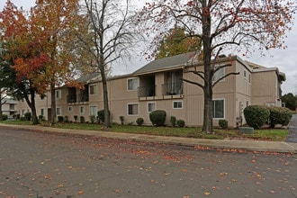 Garden West One Apartments in Yuba City, CA - Building Photo - Building Photo