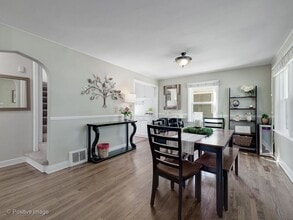 519 S Williston St in Wheaton, IL - Foto de edificio - Building Photo