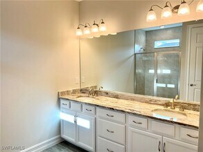 4454 Pine Lake Rd in Bonita Springs, FL - Foto de edificio - Building Photo