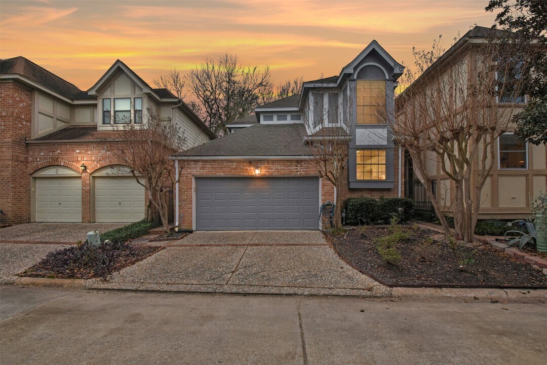 12859 Kingsbridge Ln in Houston, TX - Building Photo