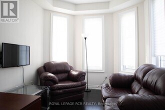 105 Balsdon Hollow in East Gwillimbury, ON - Building Photo - Building Photo