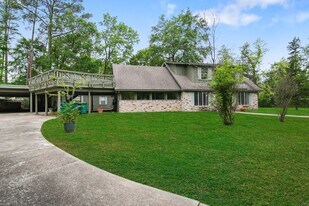 2019 N Thompson St in Conroe, TX - Building Photo