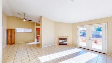 926 Chaps Cir in Henderson, NV - Building Photo - Building Photo