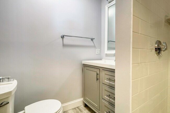 1586 Cambridge St, Unit 6
