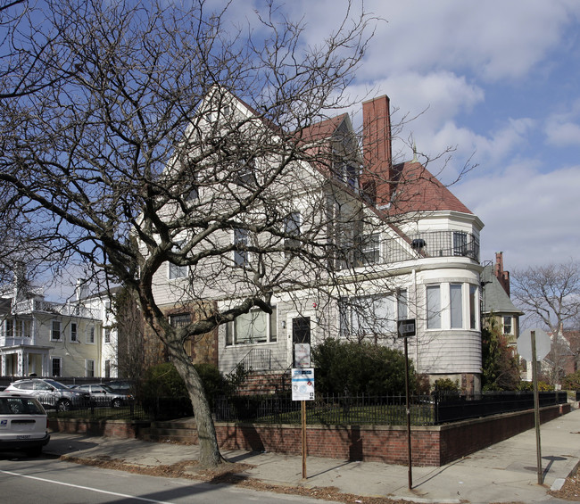 314 Angell St in Providence, RI - Building Photo - Building Photo