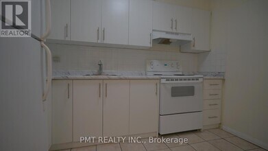 70-170 Old Sheppard Ave in Toronto, ON - Building Photo - Building Photo