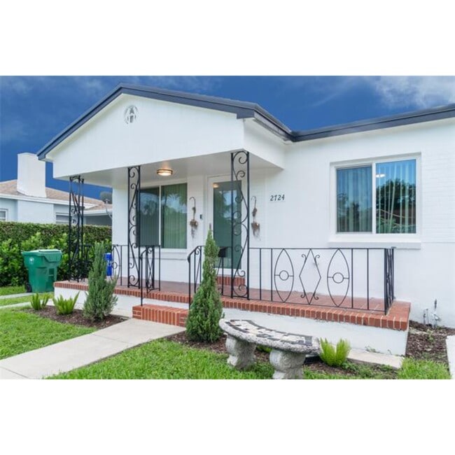 property at 2724 SW 34th Ct