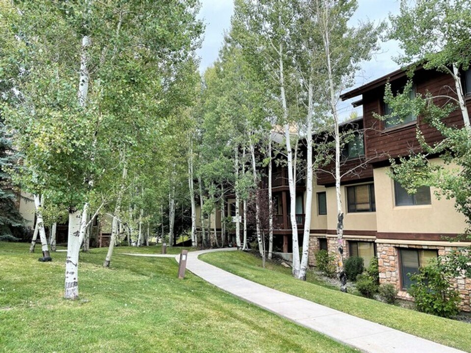 1600 W Pinebrook Blvd in Park City, UT - Building Photo