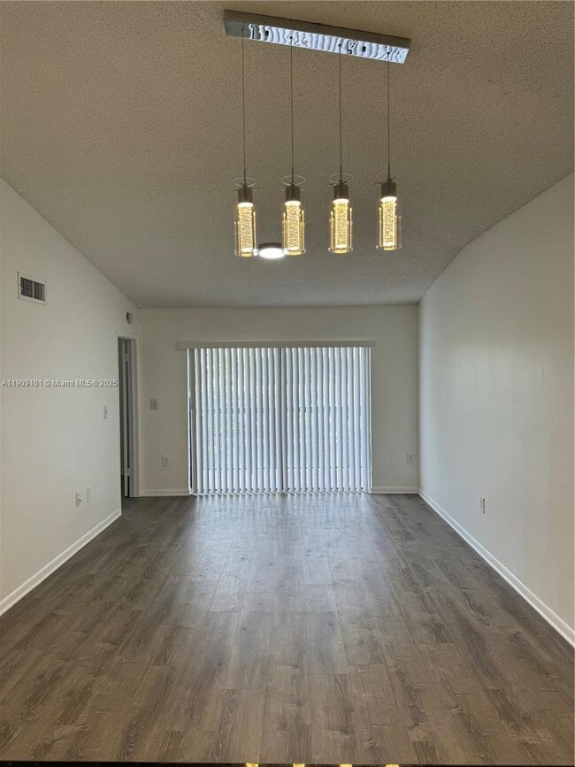 9977 Nob Hill Ln in Sunrise, FL - Building Photo - Building Photo