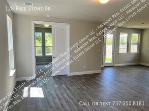 128 Free Stone Dr in Andice, TX - Building Photo - Building Photo