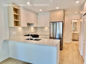 Bright 3 Bed 2 Bath Corner Unit in Burquitlam in Coquitlam, BC - Building Photo - Building Photo