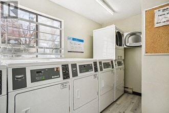 1080-1080 Pacific St in Vancouver, BC - Building Photo - Building Photo
