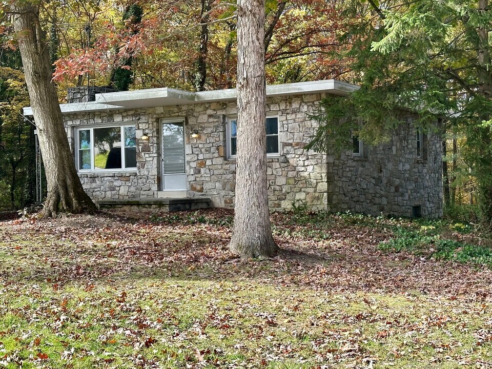 340 Twin County Rd in Morgantown, PA - Building Photo