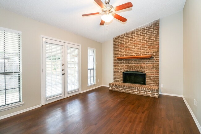 5212 Creek Valley Dr in Arlington, TX - Building Photo - Building Photo