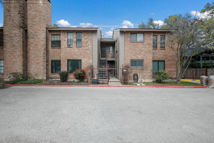 2935 Nacogdoches Rd in San Antonio, TX - Foto de edificio