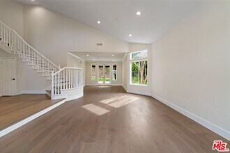 18500 St Moritz Dr in Los Angeles, CA - Building Photo - Building Photo