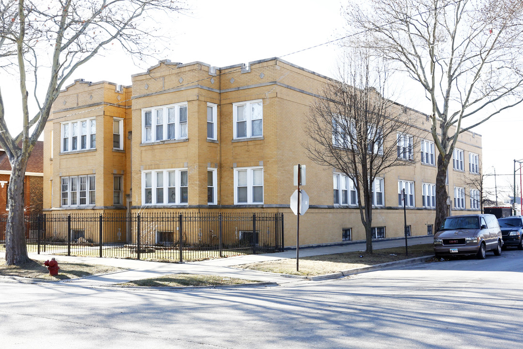 5800 S Troy St in Chicago, IL - Building Photo