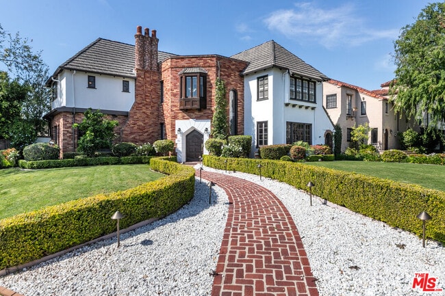 property at 401 N McCadden Pl