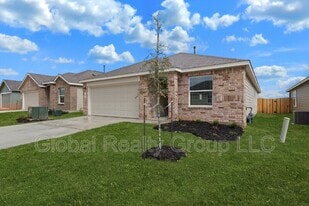 9105 Navarro Vis in Seguin, TX - Building Photo