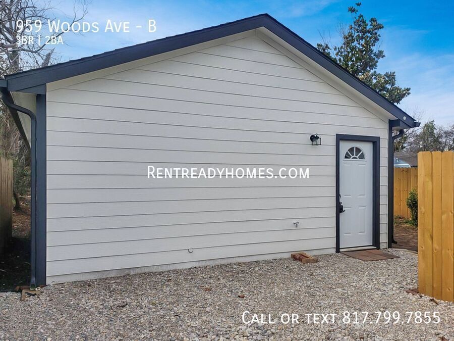 959 Woods Ave in Fort Worth, TX - Building Photo
