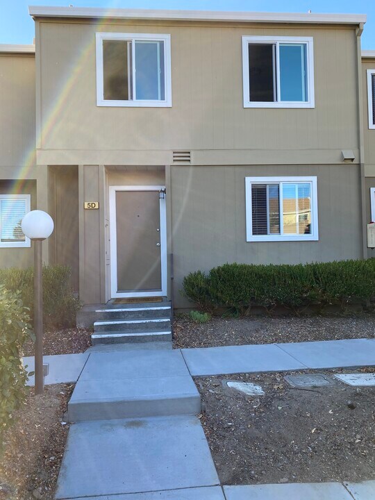 5 Oak Crest Ct in Novato, CA - Foto de edificio