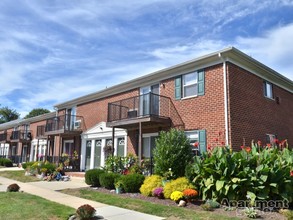 Cypress Gardens in Trenton, NJ - Foto de edificio - Building Photo