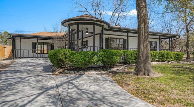 property at 5502 Hewitt Dr