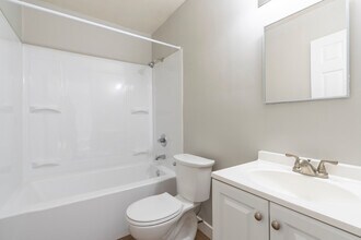 Campbell Apartments in Ypsilanti, MI - Building Photo - Interior Photo