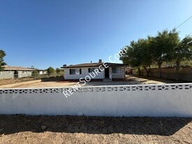 4318 Ave L 2 in Quartz Hill, CA - Building Photo