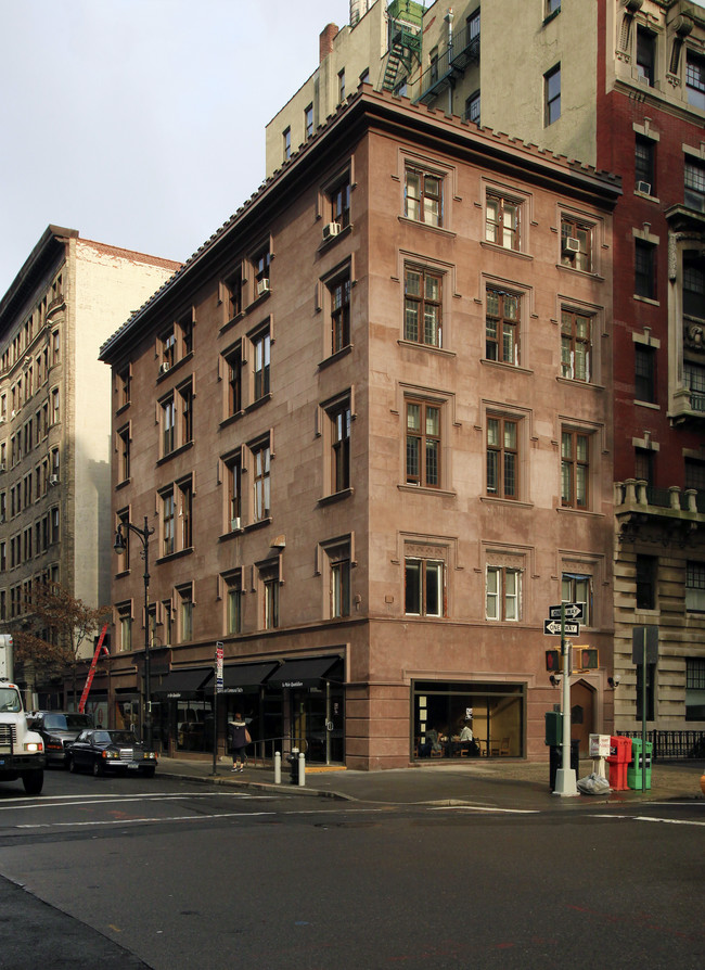 10 5th Avenue in New York, NY - Foto de edificio - Building Photo