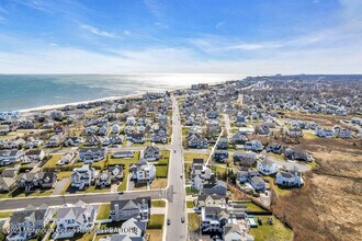 34 Riverdale Ave in Monmouth Beach, NJ - Building Photo - Building Photo