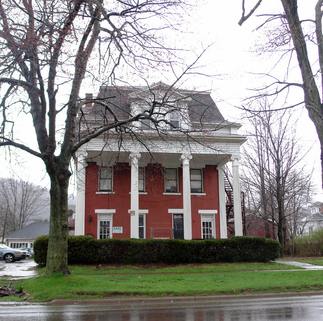 1127 Liberty St in Franklin, PA - Building Photo - Building Photo