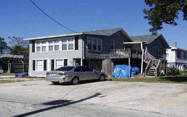 204 Davis St in Neptune Beach, FL - Foto de edificio - Building Photo