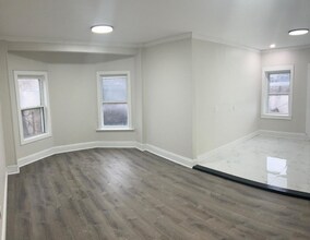 1970 E 71st St in Cleveland, OH - Foto de edificio - Building Photo