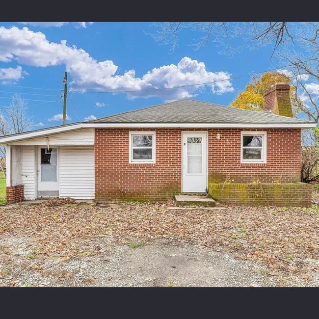 property at 1957 County Rd 3000 N