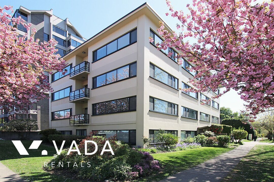 5926 Yew St in Vancouver, BC - Building Photo