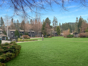 Lake Villa Apartments in Coeur d'Alene, ID - Building Photo - Building Photo