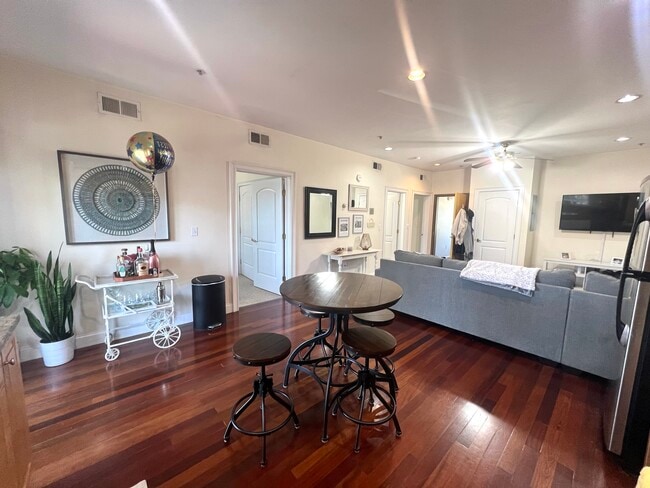 661 Bennington St, Unit #2 in Boston, MA - Foto de edificio - Building Photo