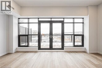 555 Sanatorium Rd in Hamilton, ON - Building Photo - Building Photo