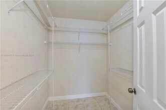 1801 NW 54th Terrace in Lauderhill, FL - Foto de edificio - Building Photo