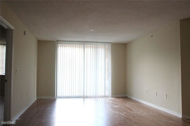 10669 SW 8th St in Pembroke Pines, FL - Foto de edificio - Building Photo