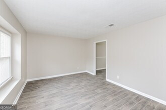 4702 Lucerne Valley Rd SW in Lilburn, GA - Building Photo - Building Photo