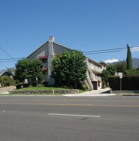 2421 Montrose Ave in Montrose, CA - Building Photo